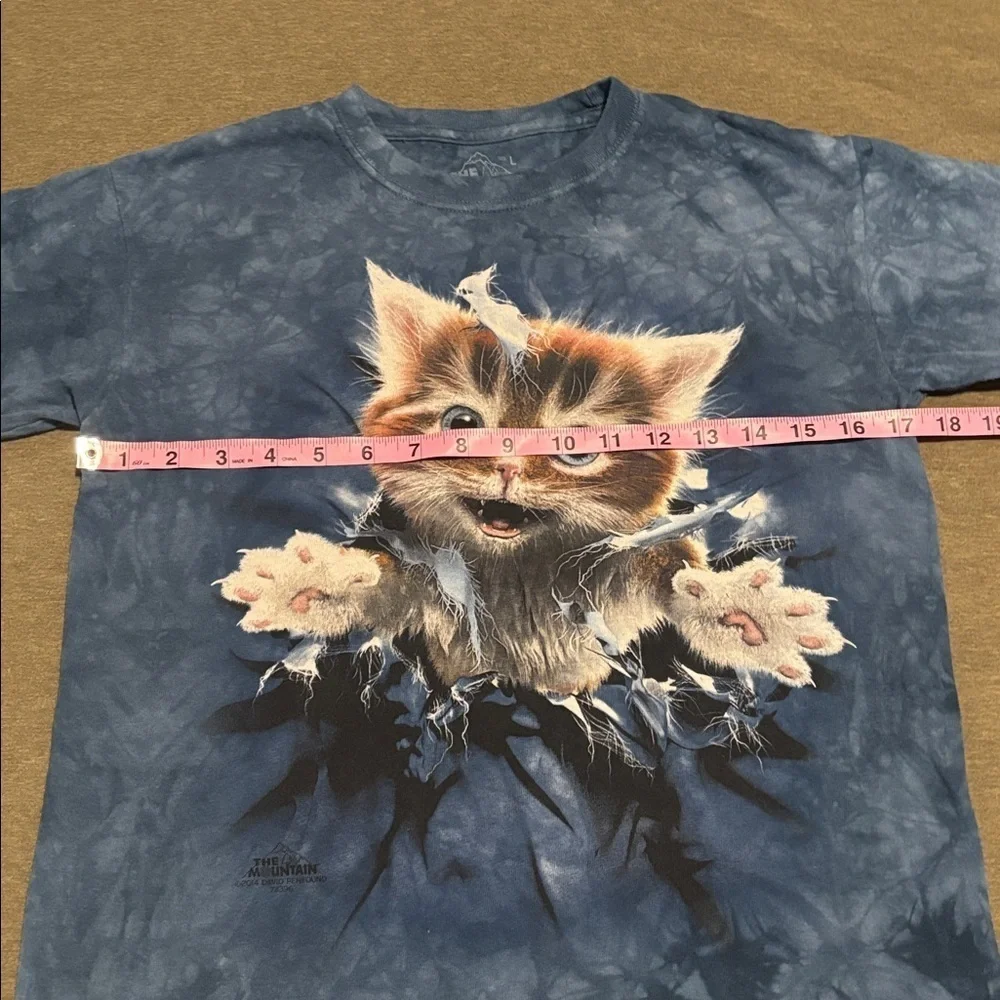The Mountain blue tie dye flying cat  T-Shirt kids size large